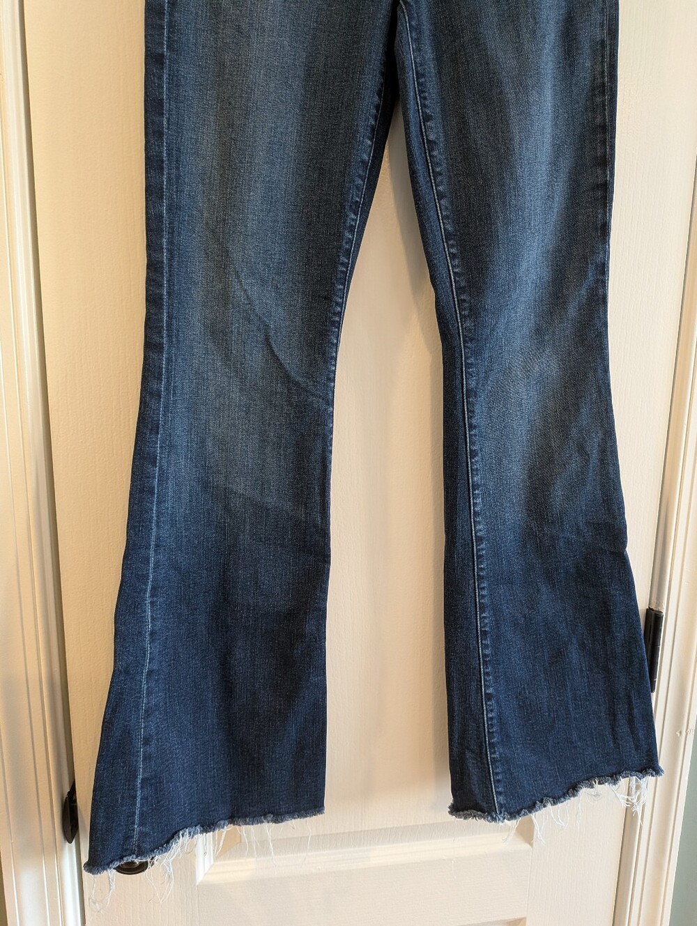 MOTHER The Weekender Fray Jeans Mint Condition Mid Rise Flare Dark Wash Size 27 - Picture 5 of 15